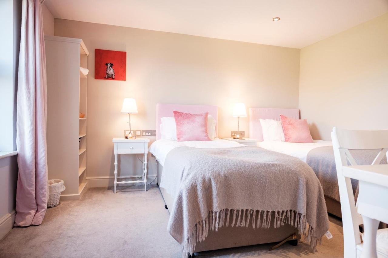 The Bower Inn Bridgwater Eksteriør billede A bedroom at The Old Vicarage