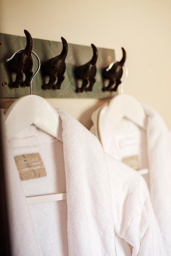 The Bower Inn Bridgwater Eksteriør billede A white coat