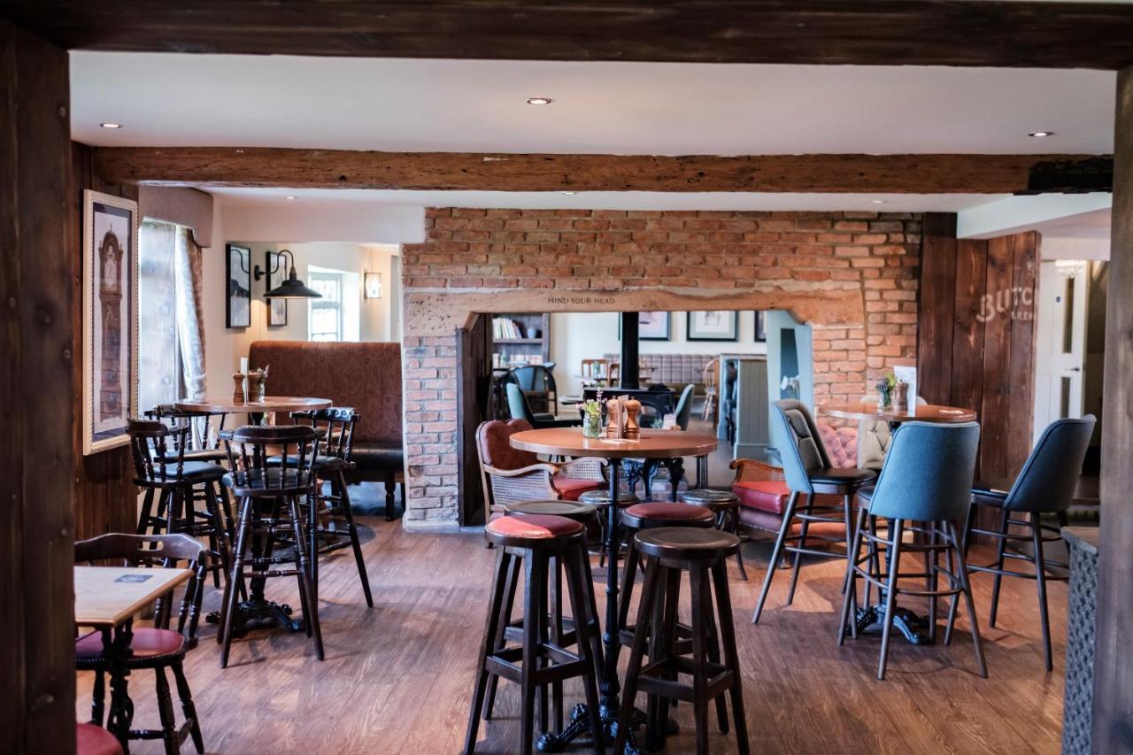 The Bower Inn Bridgwater Eksteriør billede The interior of the pub