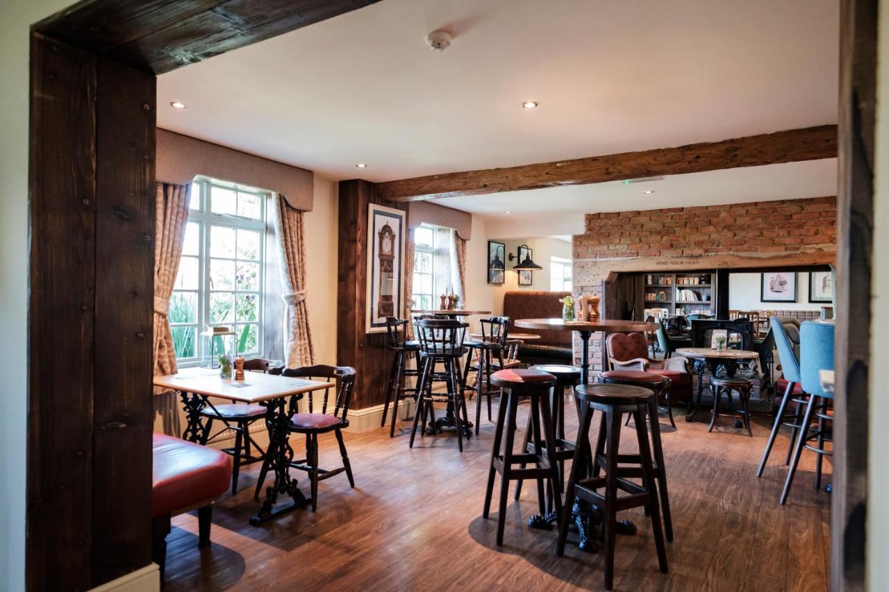 The Bower Inn Bridgwater Eksteriør billede The interior of the pub